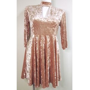 Choker keyhole dress